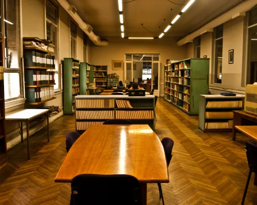Biblioteca Facultad Pública UNLP